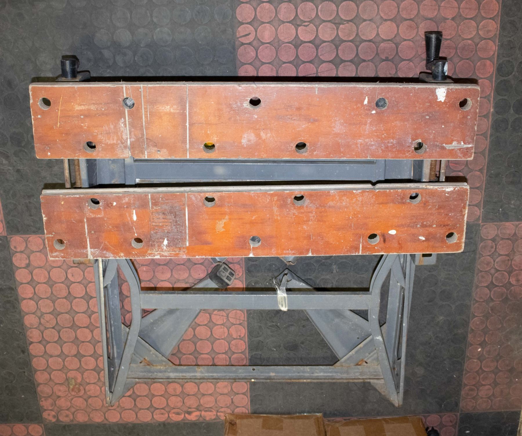 FOLDING CARPENTRY TABLE