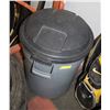 Image 1 : RUBBERMAID ROUGHNECK 20 GALLON/77 LITER