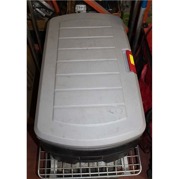 RUBBERMAID 132 LITER CARGO BOX WITH MOULDED