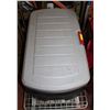 Image 1 : RUBBERMAID 132 LITER CARGO BOX WITH MOULDED