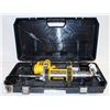 Image 1 : DEWALT DCGG571 - 20 VOLT LITHIUM GREASE GUN