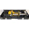 Image 2 : DEWALT DCGG571 - 20 VOLT LITHIUM GREASE GUN