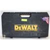 Image 3 : DEWALT DCGG571 - 20 VOLT LITHIUM GREASE GUN