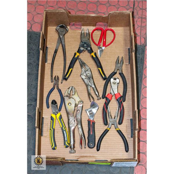 FLAT WITH TOOLBOX SET OF 8 HAND TOOLS INCL.