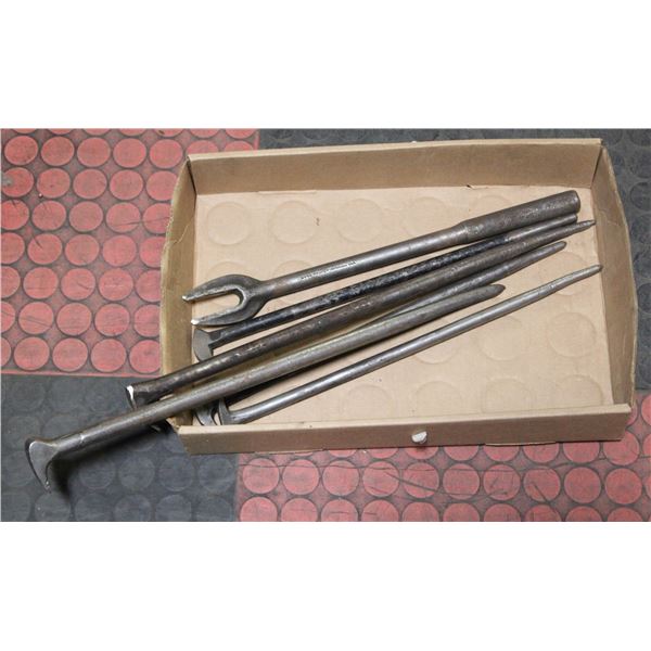 FLAT OF CLAWED PRYBARS