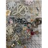 Image 2 : MISC JEWELRY LOT
