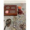 Image 2 : LOT OF JEWELRY