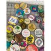 Image 3 : VINTAGE LOT OF PIN BACK BUTTONS