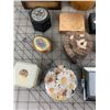 Image 4 : LOT OF TRINKET BOXES TINS ETC