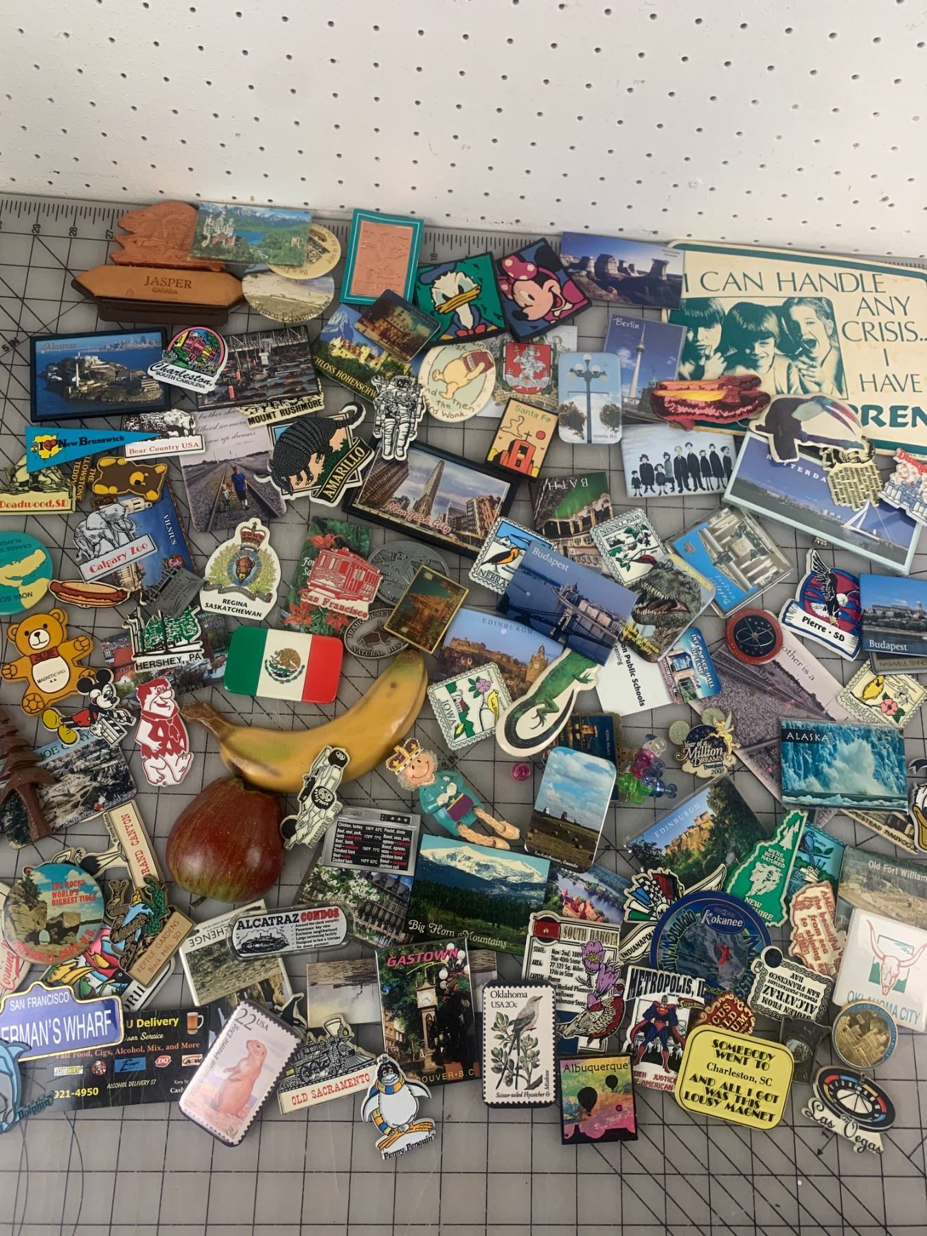 Lot Magnets LOT OF VINTAGE FRIDGE MAGNETS - Schmalz Auctions