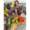 Image 3 : LOT OF VINTAGE TOYS