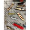 Image 2 : TIN OF VINTAGE POCKET KNIVES SOME NEED WORK