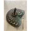 Image 2 : ANTIQUE CAST IRON SEAT