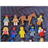 Image 2 : Lego figures & accessories.