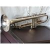 Image 4 : Yamaha silver trumpet & velvet lined protective case.