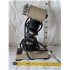 Image 2 : Electronic microphone.