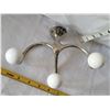 Image 2 : Vintage 3 prong, porcelain ball coat hook.