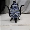 Image 3 : blue ceramic urn closed top