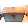 Image 1 : 1884 immigration trunk