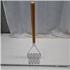 Image 1 : giant potato masher