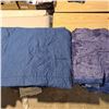 Image 1 : 2 blankets 1 blue and 1 purple