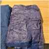 Image 2 : 2 blankets 1 blue and 1 purple