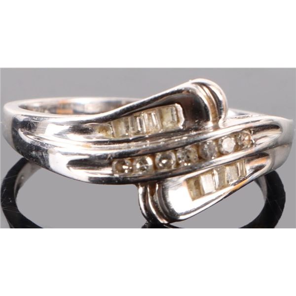 10K WHITE GOLD DIAMOND LADIES RING