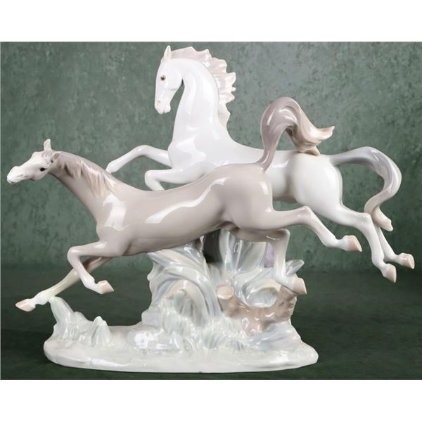 VINTAGE LLADRO GALLOPING HORSES #4655 PORCELAIN