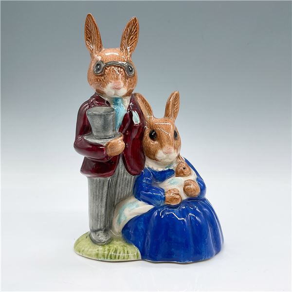 Royal Doulton Bunnykins Figurine, Family Photograph D81