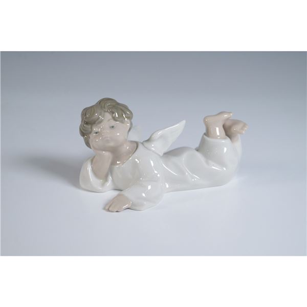 Lladro Porcelain Figurine, Angel Reclining 1004541
