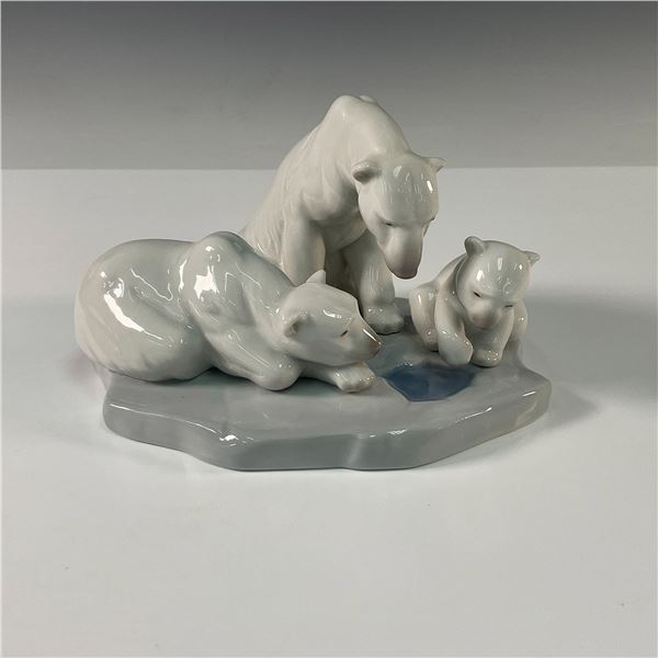 Lladro Porcelain Figurine, Bearly Love 1001443
