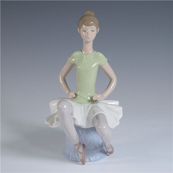 Lladro Porcelain Figurine, Laura 1001360