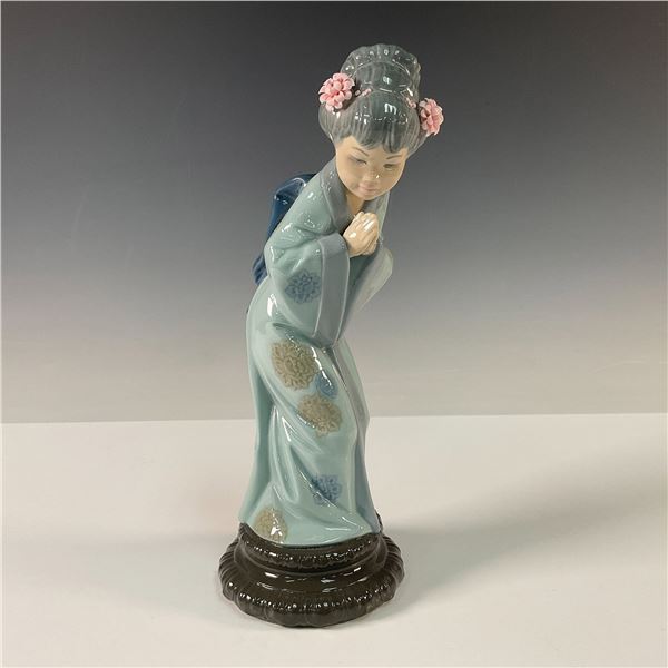 Lladro Porcelain Figurine, Sayonara 1004989