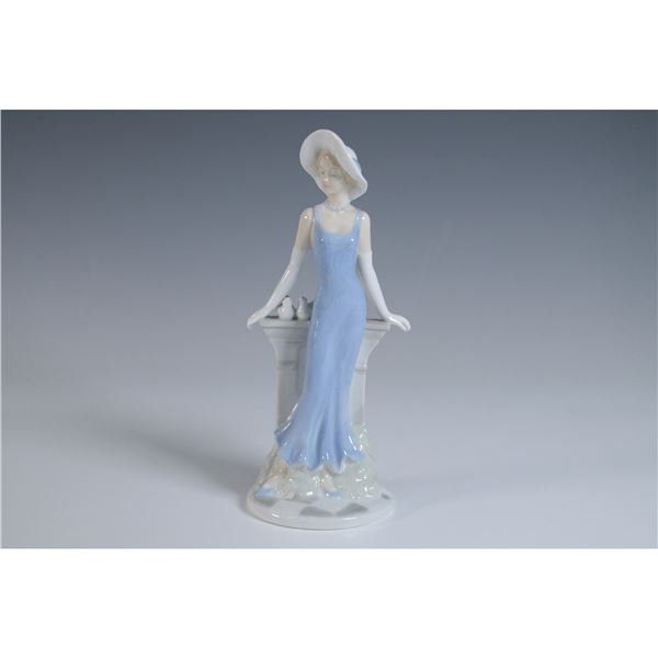 Parquet Porcelain Figurine, La Parisienne
