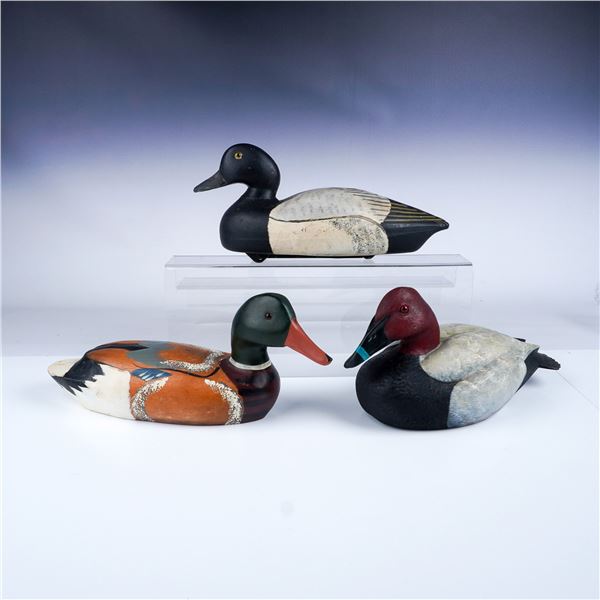 3pc Victor Duck Decoy and Two Duck Figures