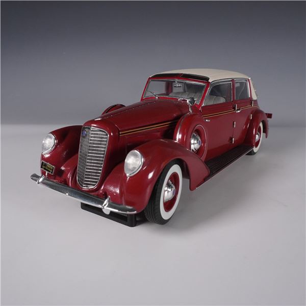 Signature 1937 Lincoln Touring Cabriolet Die-cast Model