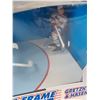 Image 2 : Starting Line-Up One on One: Gretzky & Hasek Figurines - NOS