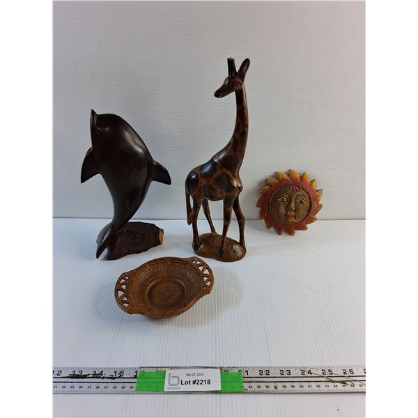Wooden Penguin & Giraffe Decorations, Wall Hanging Decor and Plastic Dish