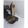 Image 3 : Antique Reliance Manual Sewing Machine