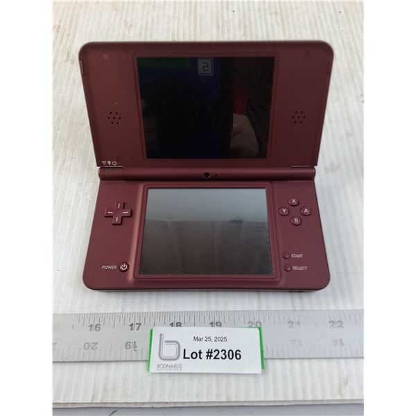Nintendo DS XL - Powers On