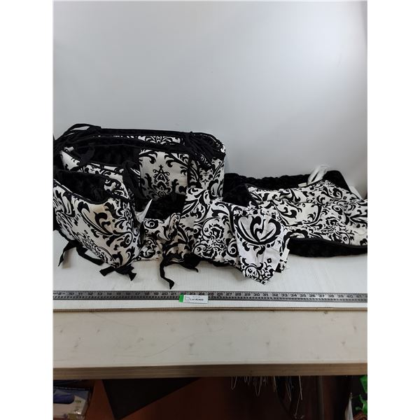 JoJo Design Baby Crib Set (Bumper, Hamper, Skirt, Comforter)