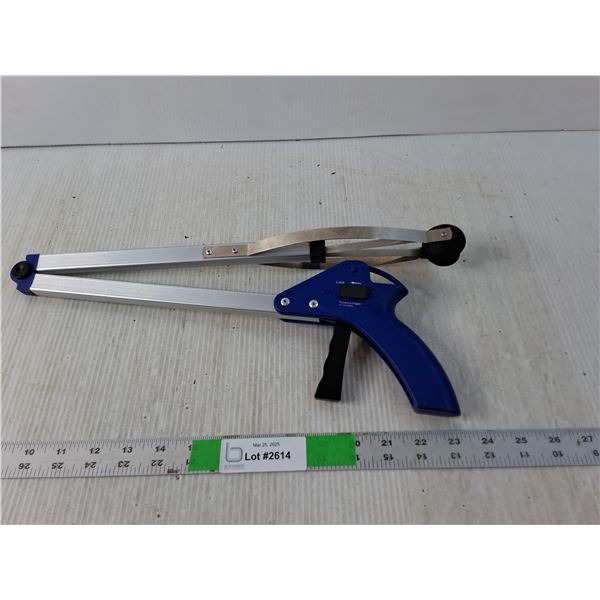 Retractable Grabbing Tool