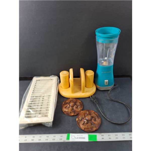 Hamilton- Beach Personal Blender- Powers On, Wood Napkin Holder with Salt & Pepper Shaker, Register