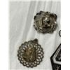 Image 3 : Assorted Silver Jewellery: Earrings & 2 Pendants
