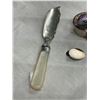 Image 3 : 2 Sterling Silver Items: Mother Of Pearl Handled Knife & Mexico Silver Pill Box