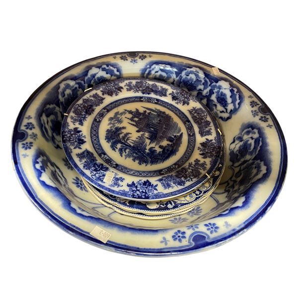 7pcs Of Vintage Blue White Royal Doulton & Doulton Lambeth Porcelain Ware (Bowl & Plates)