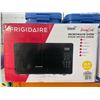 Image 2 : Frigidaire ReadyCook 0.7 Cu. Ft. Microwave Oven