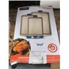 Image 2 : NutriChef NCSBS663 Kitchen Oven Baking Sheet Set with Silicone Handles