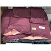Image 1 : HIG Double Size Quilt with 2 Pillow Shams in Reversible Burgundy / Pink