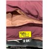 Image 2 : HIG Double Size Quilt with 2 Pillow Shams in Reversible Burgundy / Pink